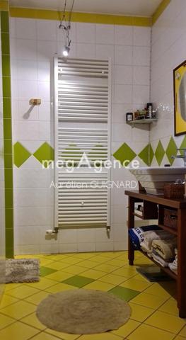 Maison à Nueil-les-Aubiers, 79250 - 9 pièces 153m²