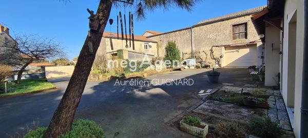 Maison à Nueil-les-Aubiers, 79250 - 9 pièces 153m²