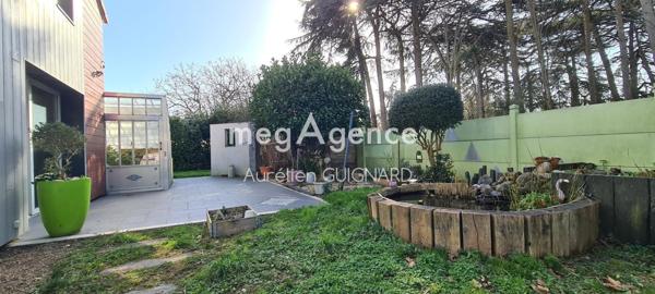 Maison à Nueil-les-Aubiers, 79250 - 9 pièces 153m²