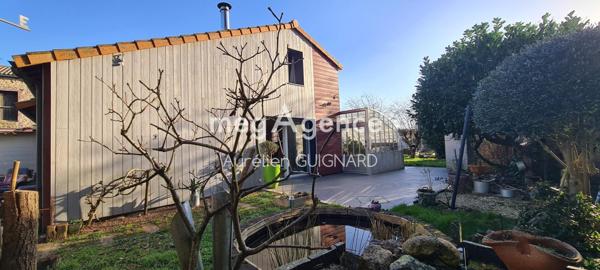 Maison à Nueil-les-Aubiers, 79250 - 9 pièces 153m²