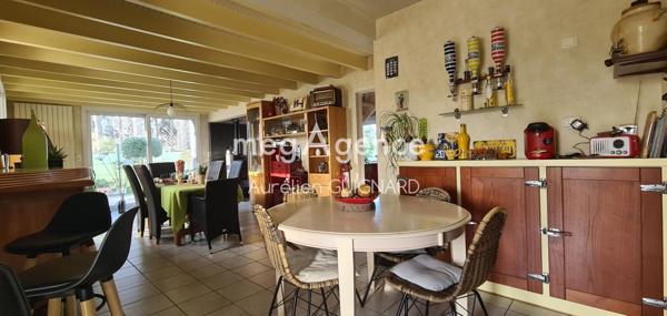 Maison à Nueil-les-Aubiers, 79250 - 9 pièces 153m²