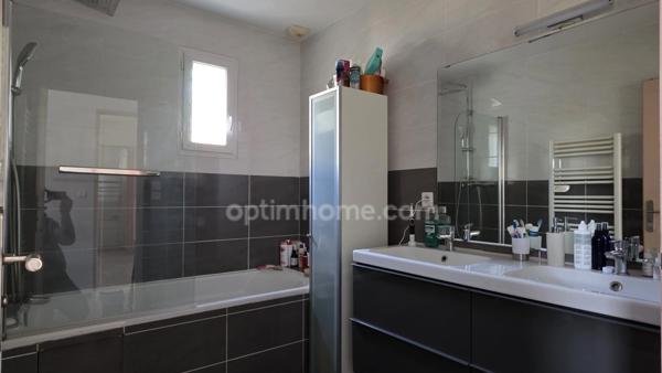 NOISEAU- Proche Coulée Verte - Maison contemporaine de 145 m² - 5 chambres avec sous-sol total sur un terrain de 704 m²