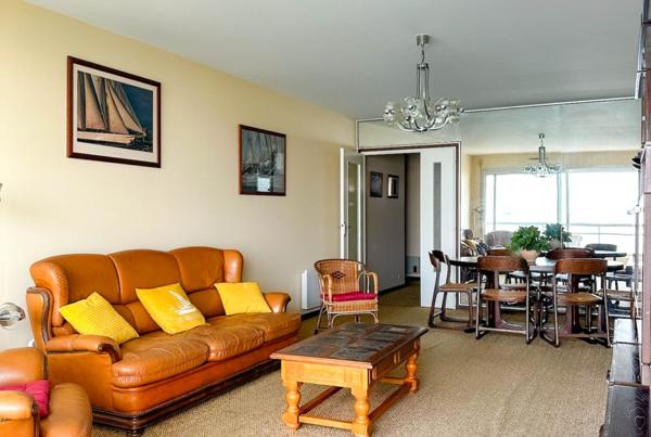 BLEU – Spacieux appartement au panorama exceptionnel