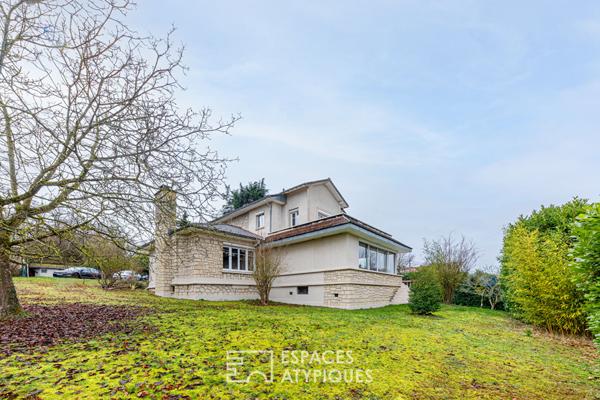 Villa année 50 de 227 m² sur 3362 m² de terrain, avec belle piscine, sur les hauteurs de Viarmes