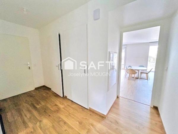 Amiens, Intercampus, appartement T3 avec balcon et stationnement sécurisé.