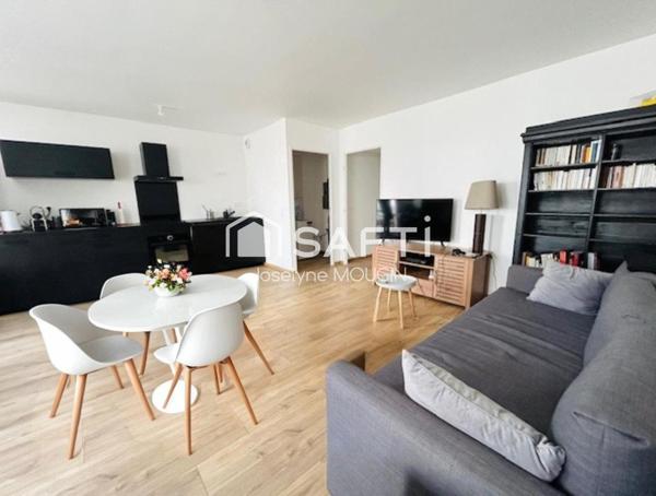 Amiens, Intercampus, appartement T3 avec balcon et stationnement sécurisé.