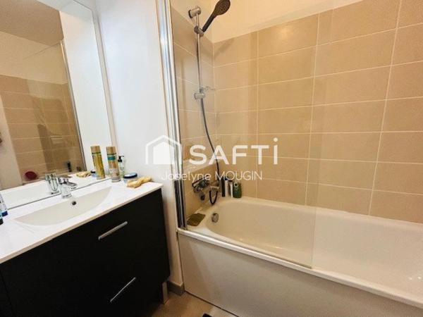 Amiens, Intercampus, appartement T3 avec balcon et stationnement sécurisé.