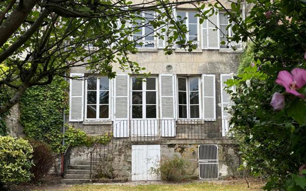 Maison à vendre    8 pièces •  Compiègne