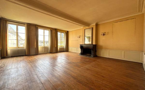Maison à vendre    8 pièces •  Compiègne