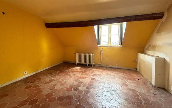 Maison à vendre    8 pièces •  Compiègne