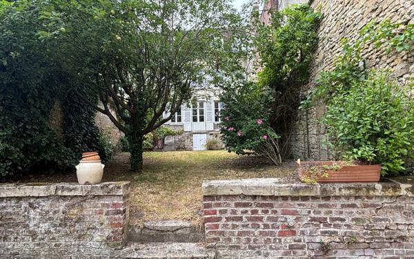 Maison à vendre    8 pièces •  Compiègne
