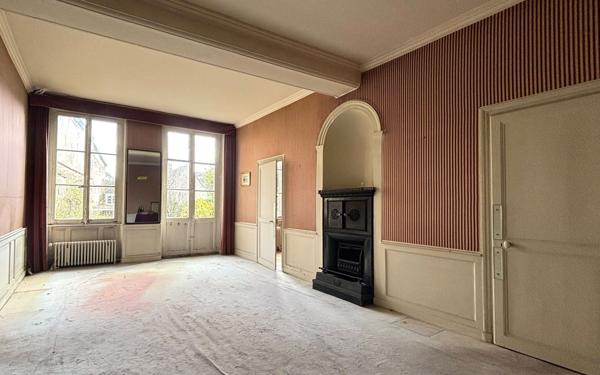 Maison à vendre    8 pièces •  Compiègne