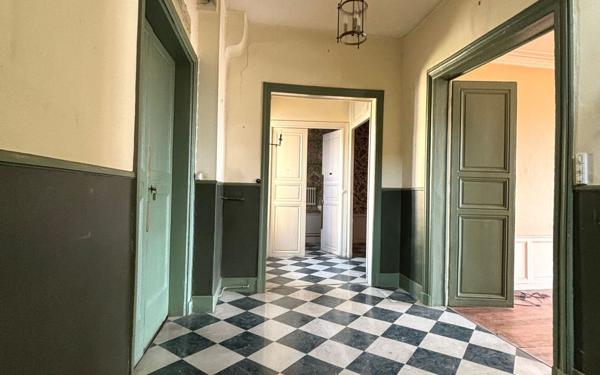 Maison à vendre    8 pièces •  Compiègne