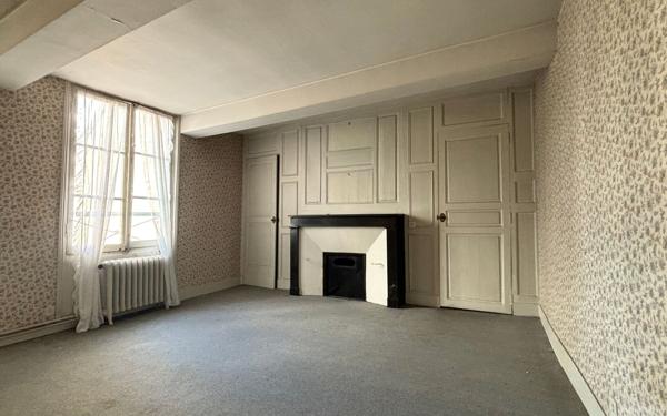 Maison à vendre    8 pièces •  Compiègne