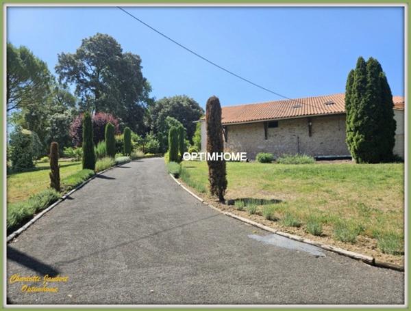 Maison contemporaine avec piscine, appartement indépendant et vaste terrain arboré