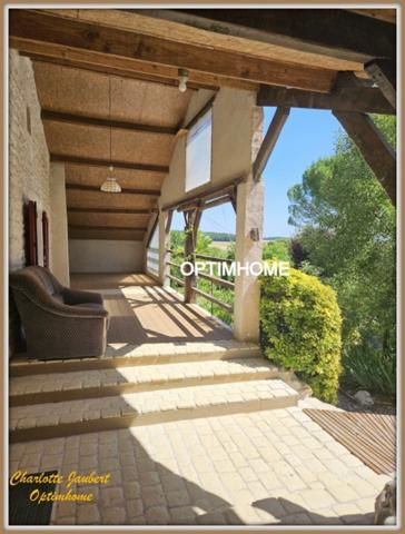Maison contemporaine avec piscine, appartement indépendant et vaste terrain arboré