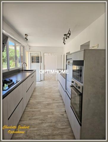 Maison contemporaine avec piscine, appartement indépendant et vaste terrain arboré
