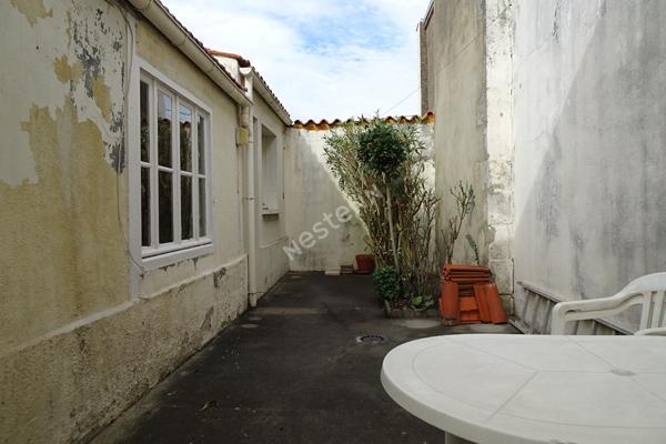 Exclusivité à Rochefort Maison de plain Pied de Faubourg avec cour sans vis-à-vis