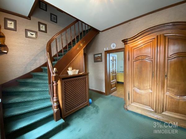 3%.COM Ensemble immobilier avec maison (210m²), dépendances ( 500m²) et bâtiment professionnel (1000m²) Wilwisheim (67270)