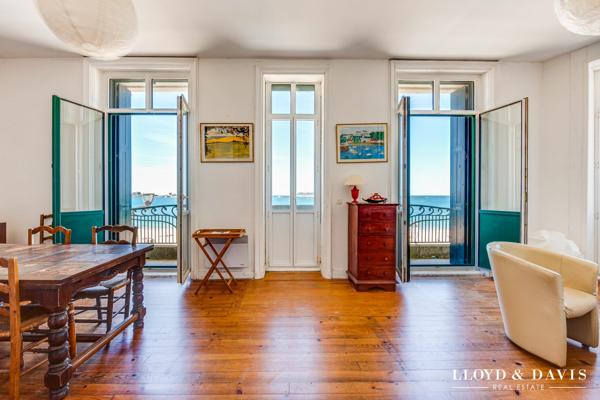 Rare à la vente : 2 lots indépendants dans un immeuble emblématique face mer