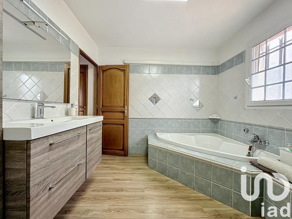 Maison à vendre 6 pièces 175 m² Entraigues-sur-la-Sorgue