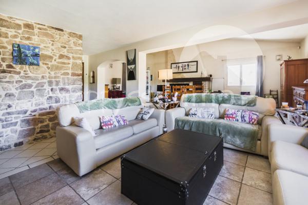 Maison
                                                                                                                                                                                                                                                                                                                        5 pièce(s)                                                                                                                                                                                                          3 chambre(s)                                                                                                                                                                                                          160  m²