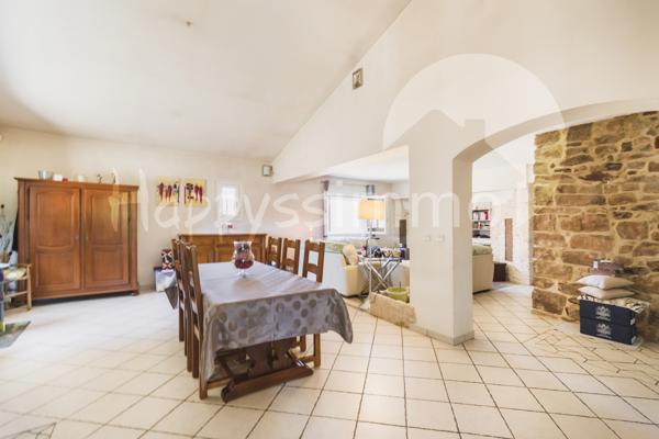 Maison
                                                                                                                                                                                                                                                                                                                        5 pièce(s)                                                                                                                                                                                                          3 chambre(s)                                                                                                                                                                                                          160  m²
