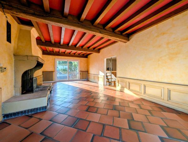 Maison à DOMMARTIN, 69380 - 8 pièces 200m²