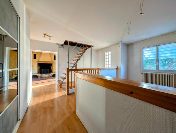 Maison à DOMMARTIN, 69380 - 8 pièces 200m²