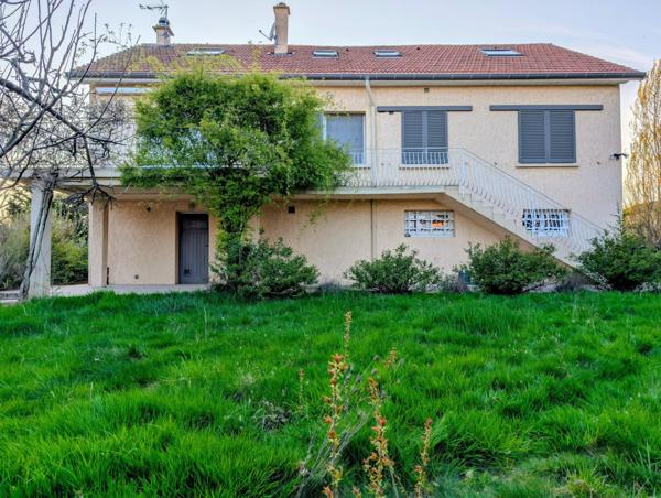 Maison à DOMMARTIN, 69380 - 8 pièces 200m²