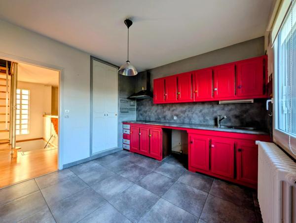 Maison à DOMMARTIN, 69380 - 8 pièces 200m²