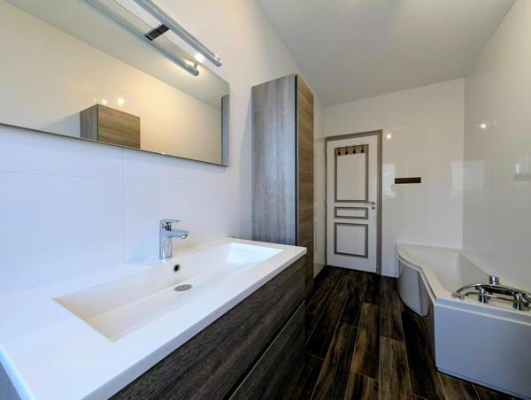 Maison à DOMMARTIN, 69380 - 8 pièces 200m²