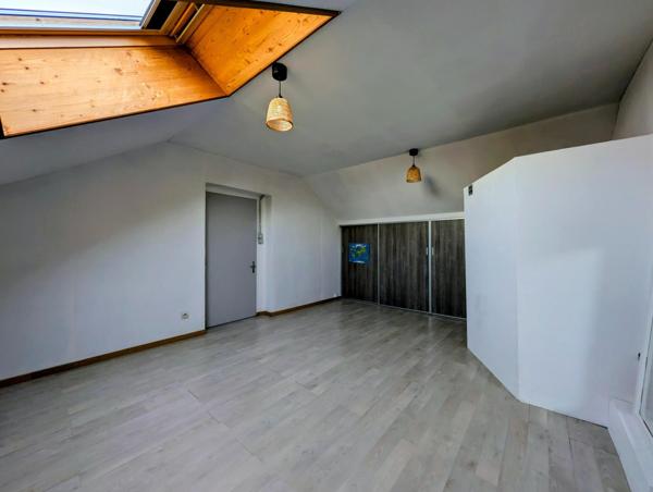Maison à DOMMARTIN, 69380 - 8 pièces 200m²