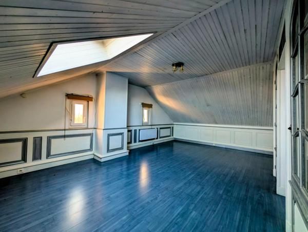 Maison à DOMMARTIN, 69380 - 8 pièces 200m²