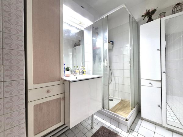 À VENDRE – APPARTEMENT 3 CHAMBRES – 72 m² – VENDU LOUÉ – BALCON, PARKING & CAVE