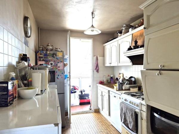 À VENDRE – APPARTEMENT 3 CHAMBRES – 72 m² – VENDU LOUÉ – BALCON, PARKING & CAVE