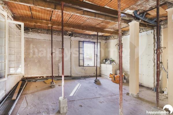 Duplex
                                                                                                                                                                                                                                                                                                                        6 pièce(s)                                                                                                                                                                                                          3 chambre(s)                                                                                                                                                                                                          150  m²