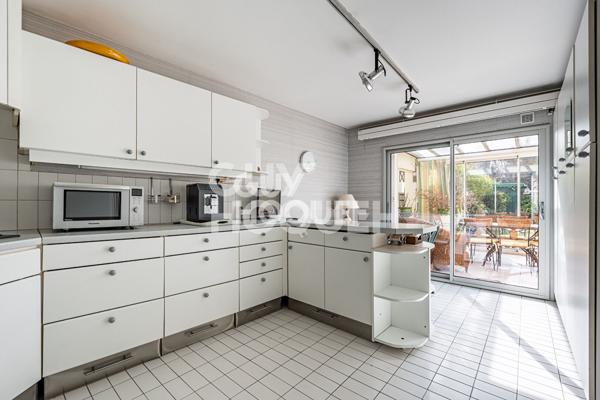Maison de Prestige à Vendre à Courbevoie - Référence 4842