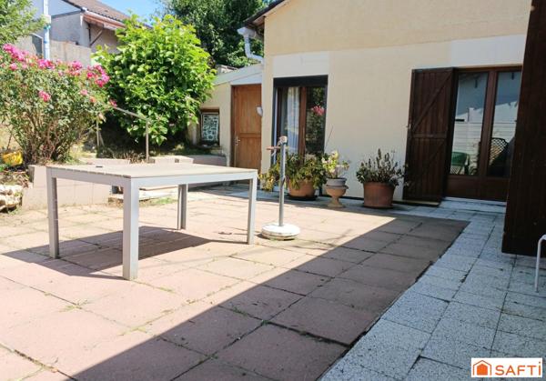 Maison 5 pièces, 3 chambres, terrasse, garage.