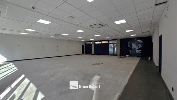 Bureaux à louer en rez de chaussée à Lyon avec accès immédiat métro