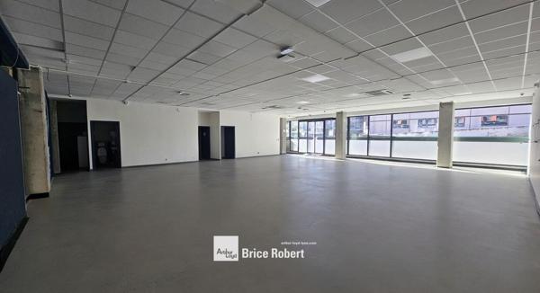 Bureaux à louer en rez de chaussée à Lyon avec accès immédiat métro