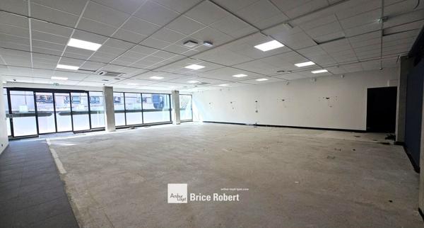 Bureaux à louer en rez de chaussée à Lyon avec accès immédiat métro