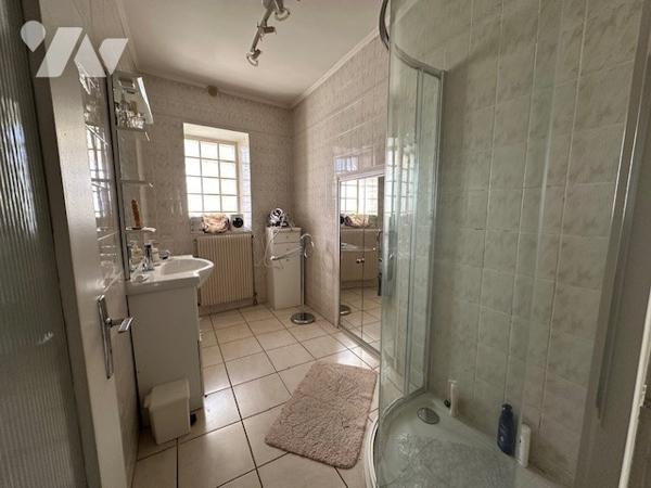 Maison à usage d'habitation avec dépendance