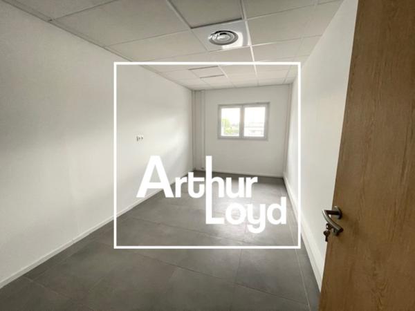 Bureaux à louer à Vendargues visibilité exceptionnelle et grand parking