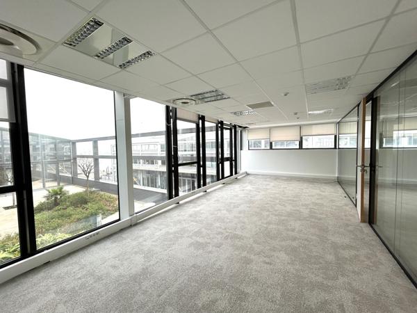 Bureaux à louer à Bordeaux Bassins à Flot 331 m² avec terrasse et parking
