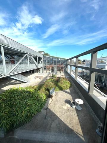 Bureaux à louer à Bordeaux Bassins à Flot 331 m² avec terrasse et parking