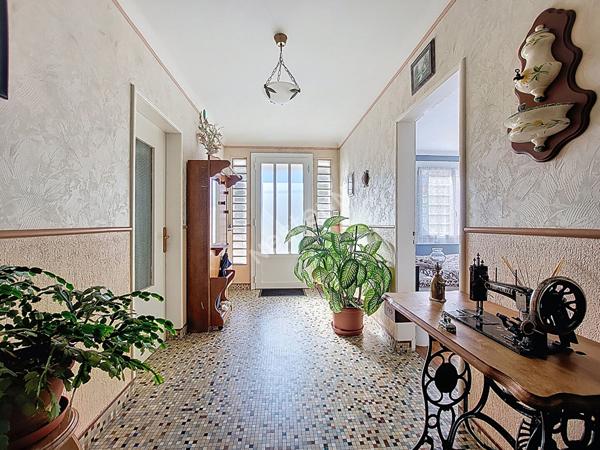 Nantes Bout des Pavés : En vente ! Maison de 4 chambres de 91m2 + 23m² de garage + 45m² d'atelier sur parcelle de 316m²