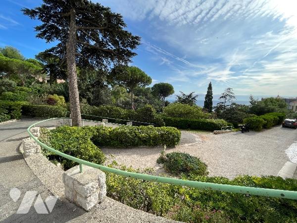 ROUCAS BLANC 13007 MARSEILLE, PARC MONTVERT T3/4 vue mer et iles, garage.