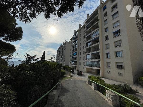 ROUCAS BLANC 13007 MARSEILLE, PARC MONTVERT T3/4 vue mer et iles, garage.