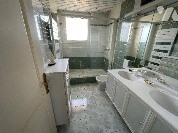 ROUCAS BLANC 13007 MARSEILLE, PARC MONTVERT T3/4 vue mer et iles, garage.